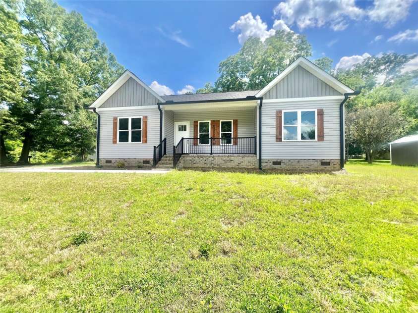 325 Jordan Avenue, Spencer, NC 28159.  MLS# CAR4269843, YatesRealty ID 24867. Nice size front yard!