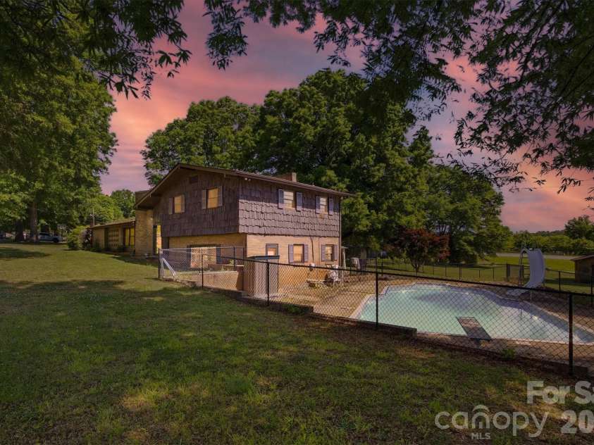 3634 Brookwood Drive, Maiden, NC 28650.  MLS# CAR4371987, YatesRealty ID 24867. 