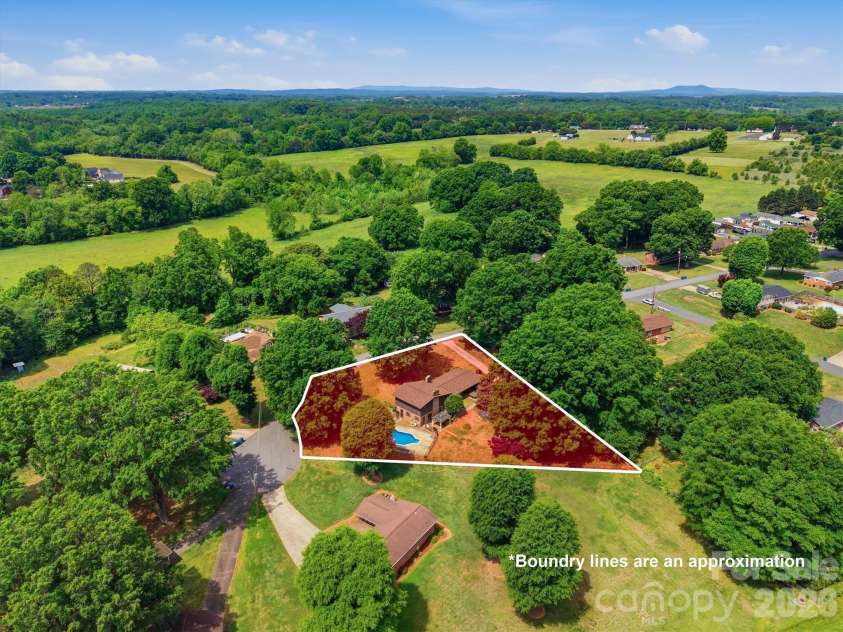 3634 Brookwood Drive, Maiden, NC 28650.  MLS# CAR4371987, YatesRealty ID 24867. 