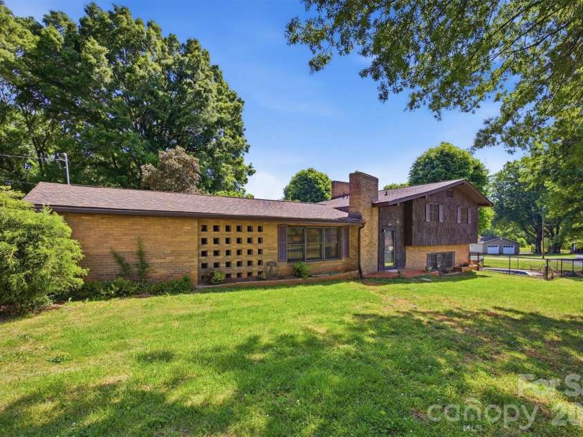 3634 Brookwood Drive, Maiden, NC 28650.  MLS# CAR4371987, YatesRealty ID 24867. 