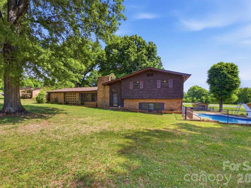 3634 Brookwood Drive, Maiden, NC 28650.  MLS# CAR4371987, YatesRealty ID 24867. 