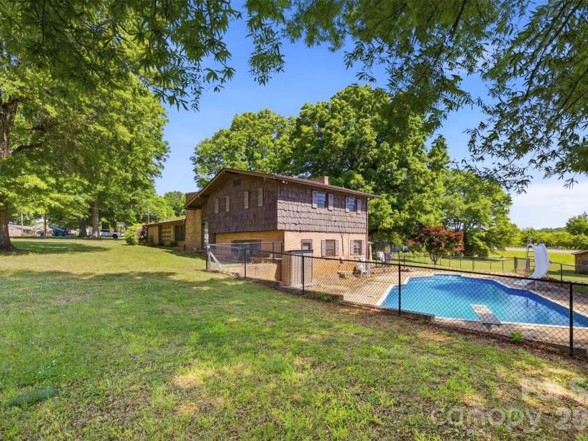 3634 Brookwood Drive, Maiden, NC 28650.  MLS# CAR4371987, YatesRealty ID 24867. 