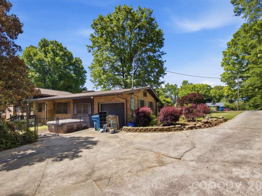 3634 Brookwood Drive, Maiden, NC 28650.  MLS# CAR4371987, YatesRealty ID 24867. 