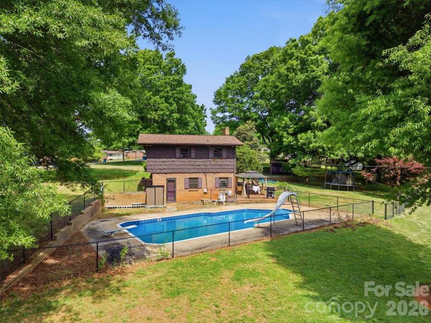 3634 Brookwood Drive, Maiden, NC 28650.  MLS# CAR4371987, YatesRealty ID 24867. 