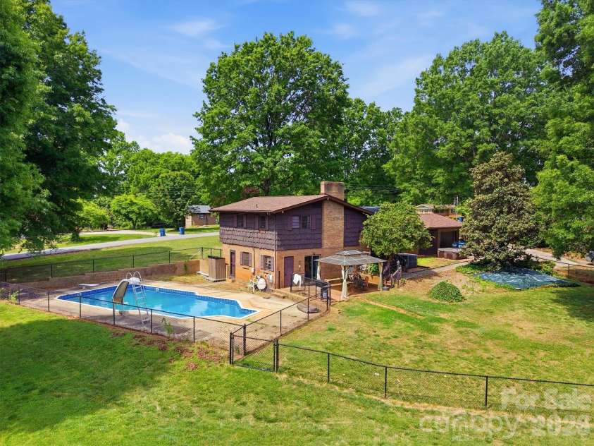 3634 Brookwood Drive, Maiden, NC 28650.  MLS# CAR4371987, YatesRealty ID 24867. 