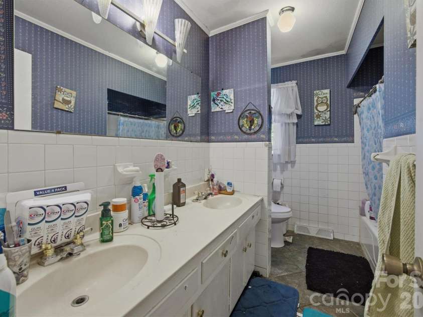 3634 Brookwood Drive, Maiden, NC 28650.  MLS# CAR4371987, YatesRealty ID 24867. 