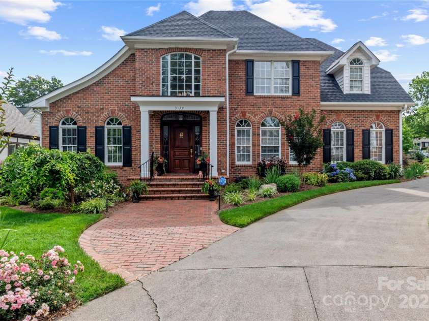 3129 Bentley Court, Winston Salem, NC 27104.  MLS# CAR4272483, YatesRealty ID 24868. 