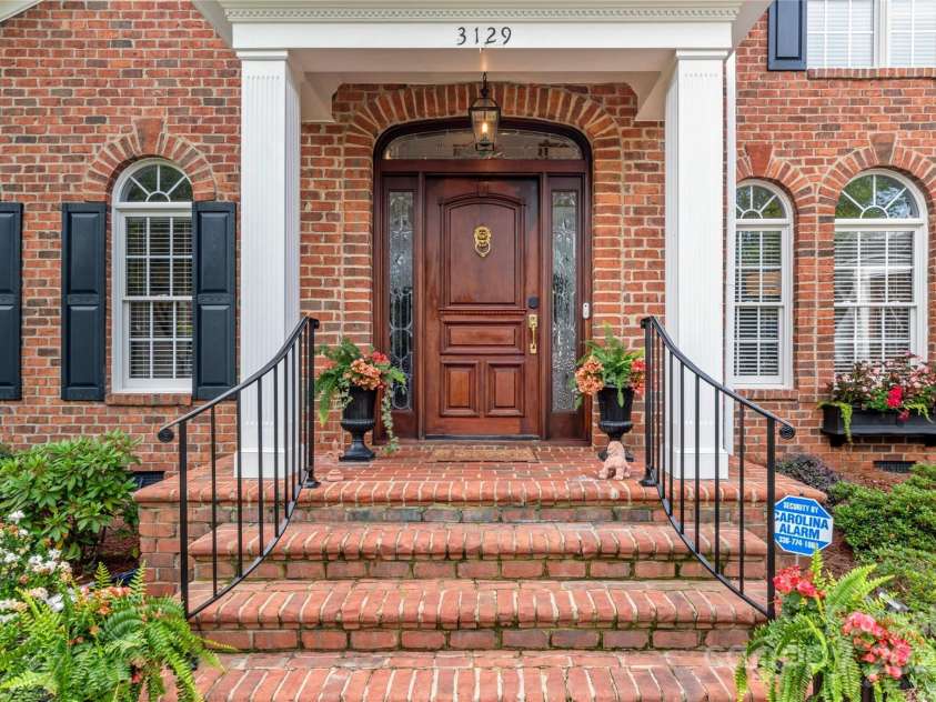 3129 Bentley Court, Winston Salem, NC 27104.  MLS# CAR4272483, YatesRealty ID 24868. 