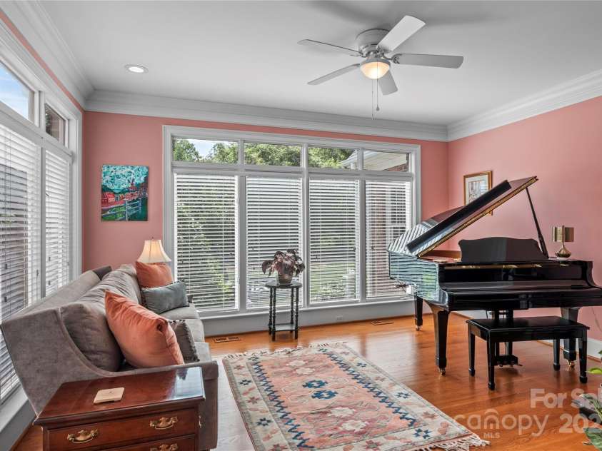 3129 Bentley Court, Winston Salem, NC 27104.  MLS# CAR4272483, YatesRealty ID 24868. 