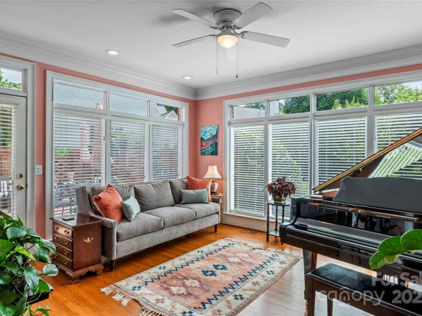 3129 Bentley Court, Winston Salem, NC 27104.  MLS# CAR4272483, YatesRealty ID 24868. 