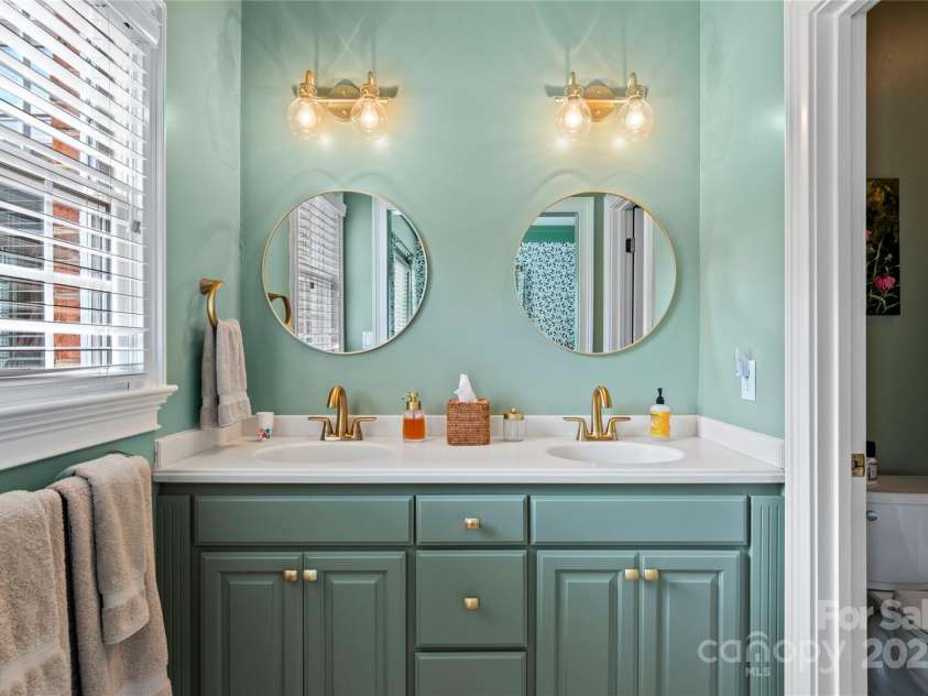 3129 Bentley Court, Winston Salem, NC 27104.  MLS# CAR4272483, YatesRealty ID 24868. 