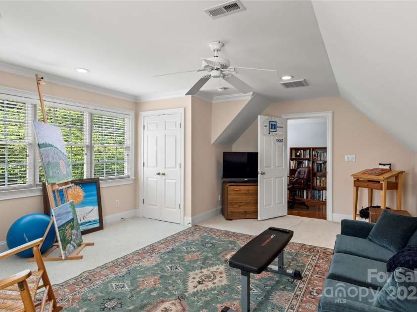 3129 Bentley Court, Winston Salem, NC 27104.  MLS# CAR4272483, YatesRealty ID 24868. 