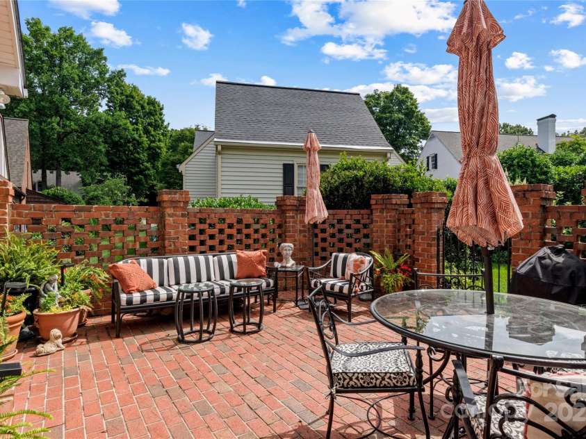 3129 Bentley Court, Winston Salem, NC 27104.  MLS# CAR4272483, YatesRealty ID 24868. 