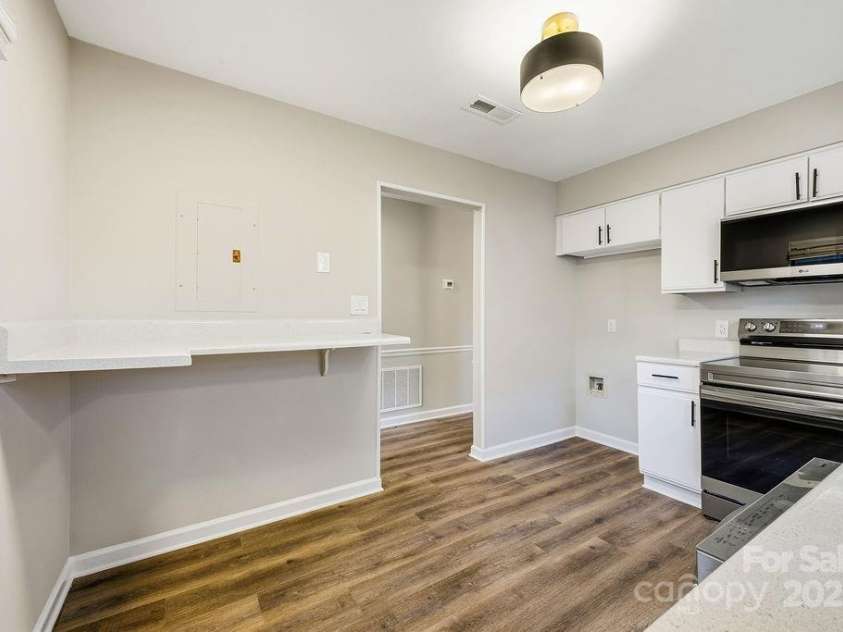 1605 Abbey Circle, Asheville, NC 28805.  MLS# CAR4332167, YatesRealty ID 2487. 