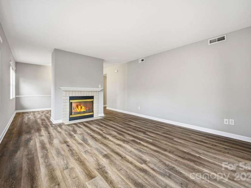 1605 Abbey Circle, Asheville, NC 28805.  MLS# CAR4332167, YatesRealty ID 2487. 