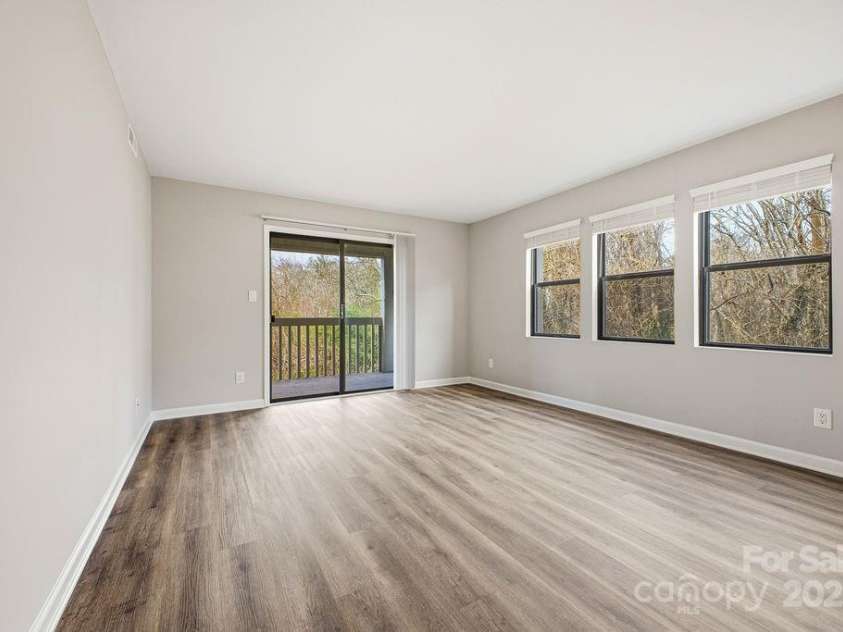 1605 Abbey Circle, Asheville, NC 28805.  MLS# CAR4332167, YatesRealty ID 2487. 