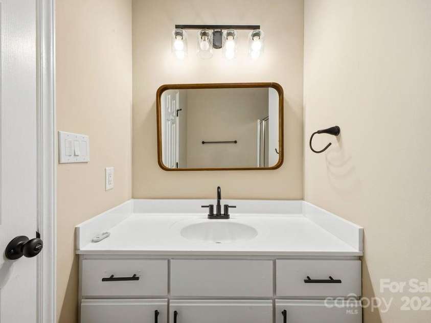 1605 Abbey Circle, Asheville, NC 28805.  MLS# CAR4332167, YatesRealty ID 2487. 