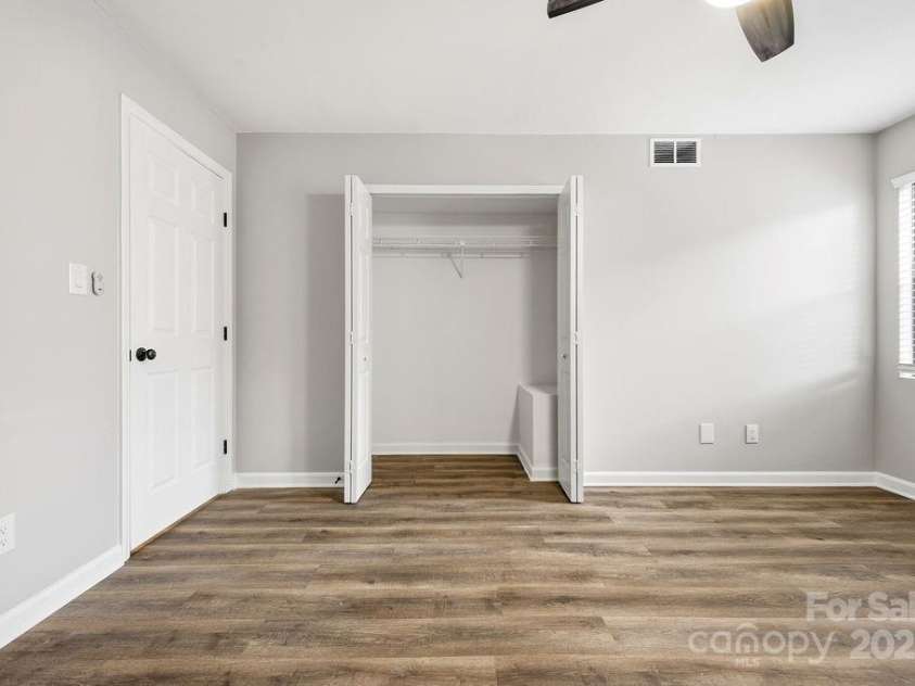 1605 Abbey Circle, Asheville, NC 28805.  MLS# CAR4332167, YatesRealty ID 2487. 