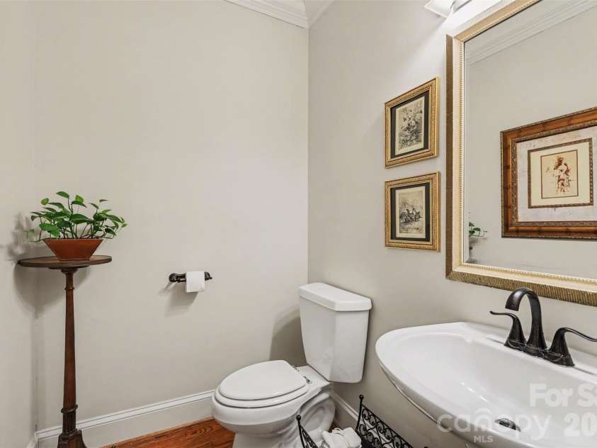 6919 Seton House Lane, Charlotte, NC 28277.  MLS# CAR4350375, YatesRealty ID 2487. Half Bath downstairs