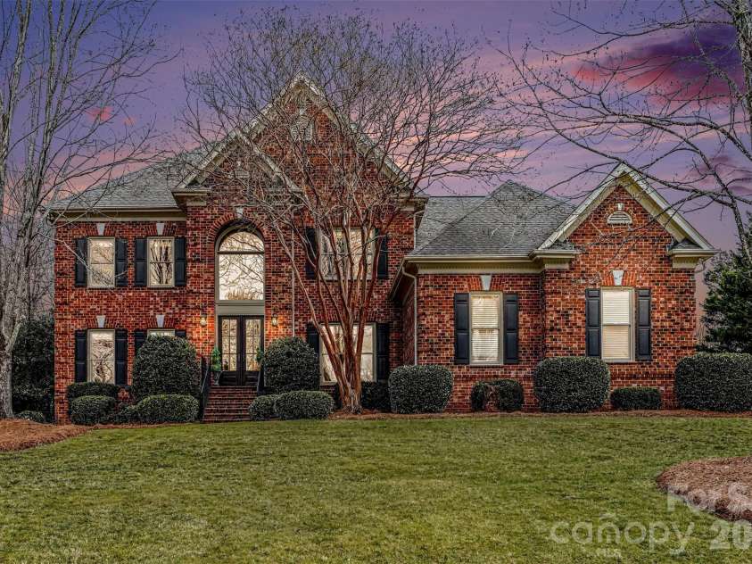 6919 Seton House Lane, Charlotte, NC 28277.  MLS# CAR4350375, YatesRealty ID 2487. Welcome Home!