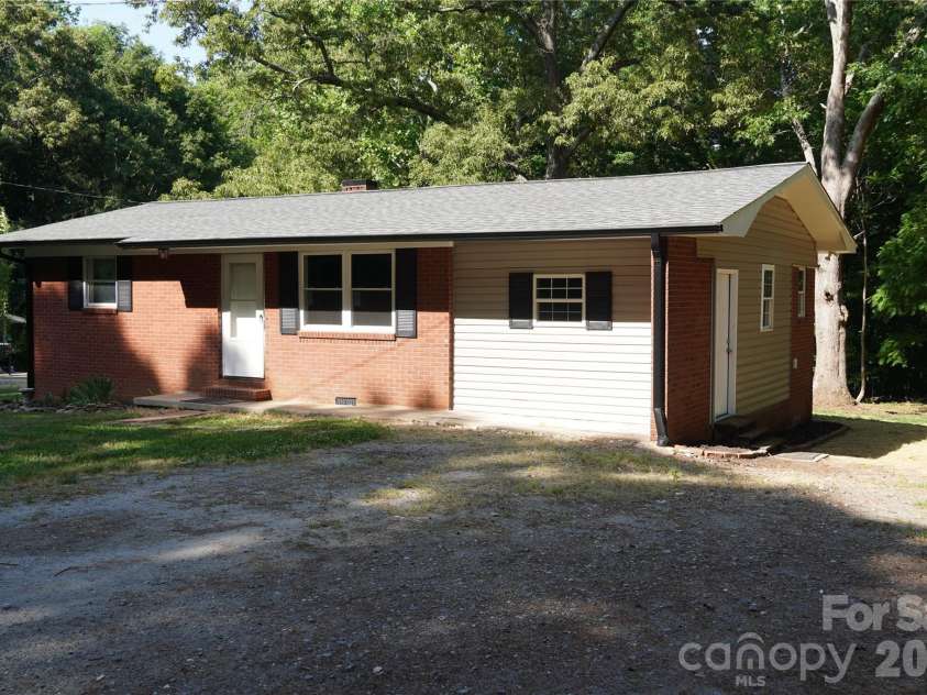 187 Owens Street, Ellenboro, NC 28040.  MLS# CAR4385447, YatesRealty ID 24871. 