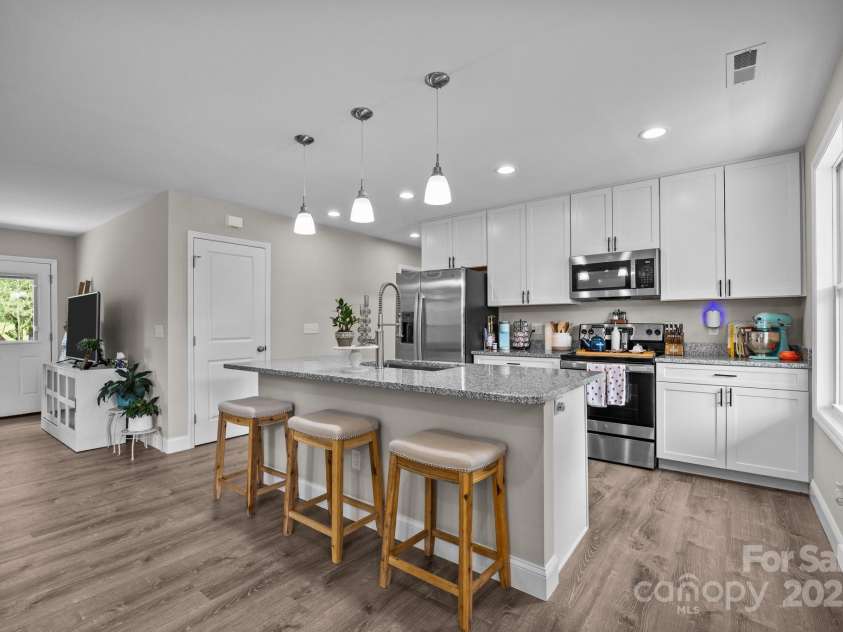 458 Summer Road, Hendersonville, NC 28792.  MLS# CAR4270734, YatesRealty ID 24871. 