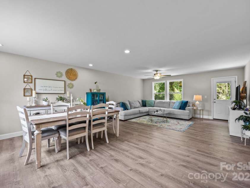 458 Summer Road, Hendersonville, NC 28792.  MLS# CAR4270734, YatesRealty ID 24871. 