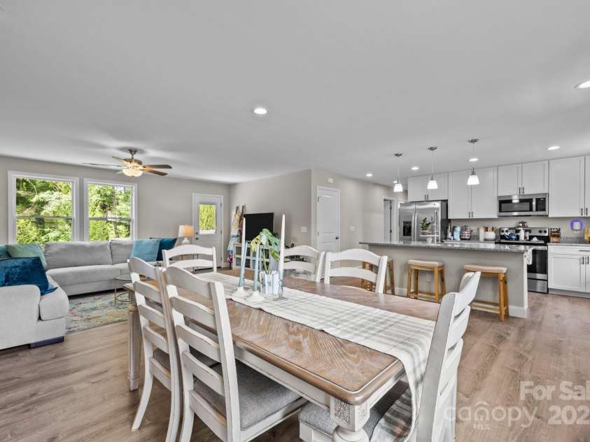 458 Summer Road, Hendersonville, NC 28792.  MLS# CAR4270734, YatesRealty ID 24871. 