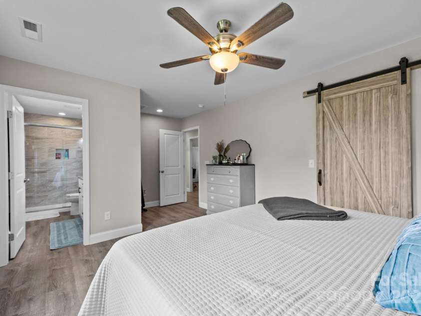 458 Summer Road, Hendersonville, NC 28792.  MLS# CAR4270734, YatesRealty ID 24871. 