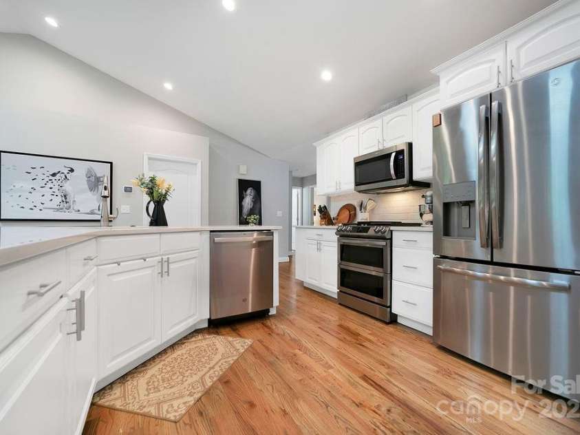 92 Nodatsi Court, Brevard, NC 28712.  MLS# CAR4268723, YatesRealty ID 24873. A cook's kitchen!