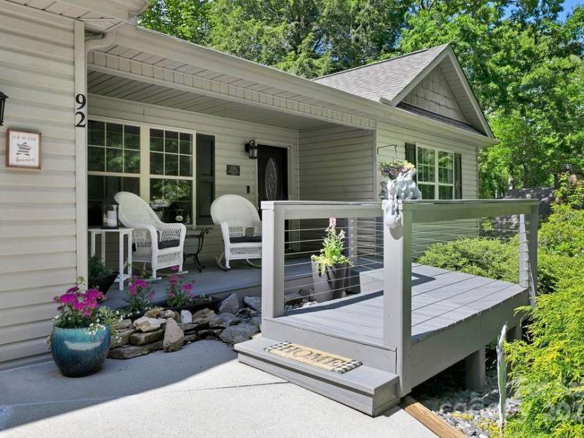 92 Nodatsi Court, Brevard, NC 28712.  MLS# CAR4268723, YatesRealty ID 24873. Easy driveway & entry