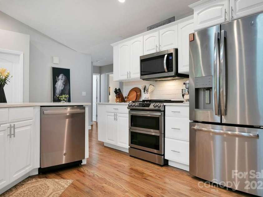 92 Nodatsi Court, Brevard, NC 28712.  MLS# CAR4268723, YatesRealty ID 24873. Stainless appliances & gas stove