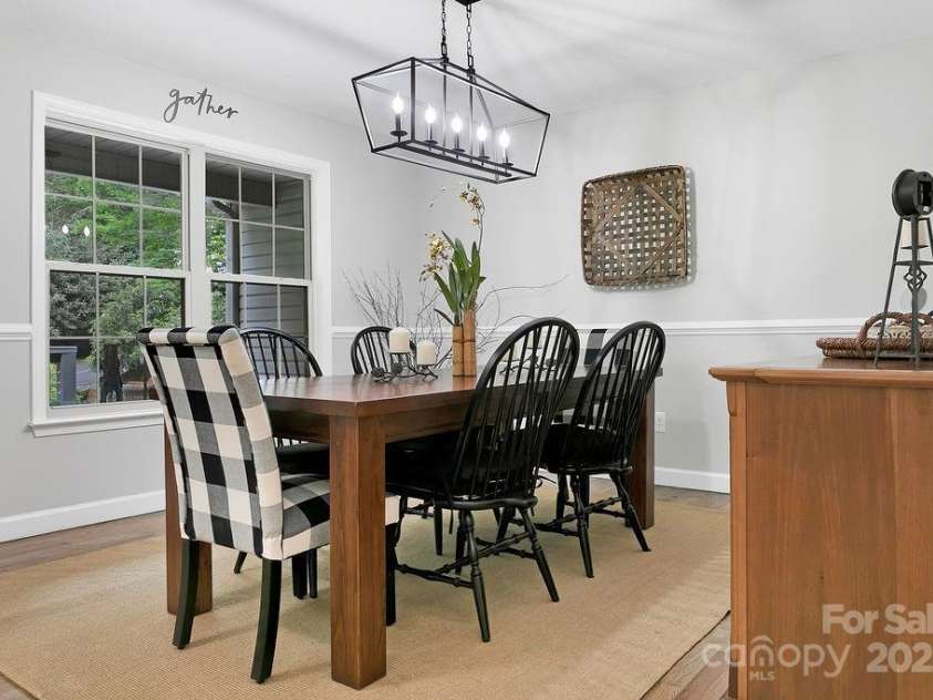 92 Nodatsi Court, Brevard, NC 28712.  MLS# CAR4268723, YatesRealty ID 24873. There's room for a crowd around this table!