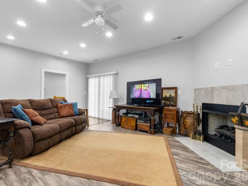 202 Ivy Court, Morganton, NC 28655.  MLS# CAR4384932, YatesRealty ID 24874. 