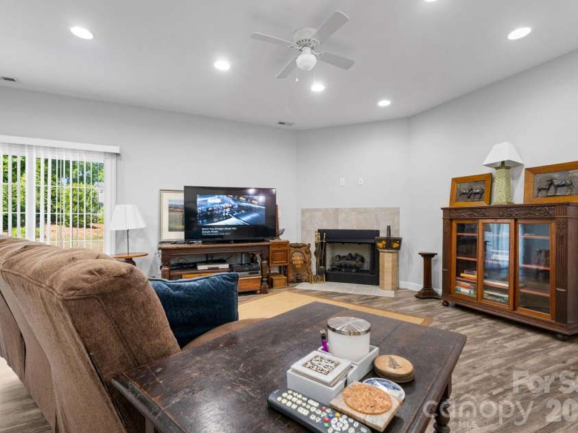 202 Ivy Court, Morganton, NC 28655.  MLS# CAR4384932, YatesRealty ID 24874. 