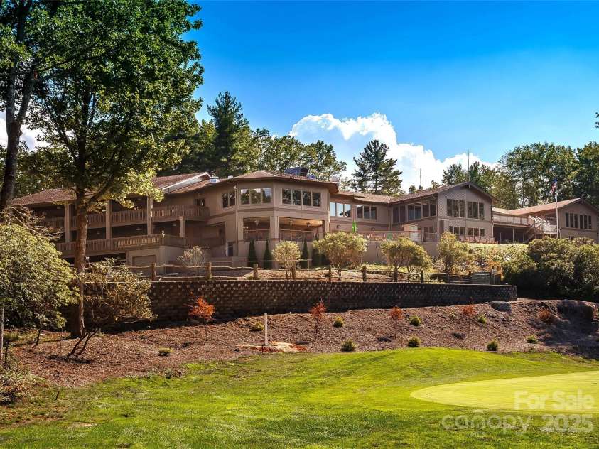 216 Tinequa Drive, Brevard, NC 28712.  MLS# CAR4275576, YatesRealty ID 24874. The Overlook Clubhouse offers 2 restaurants, a lounge, proshop & library