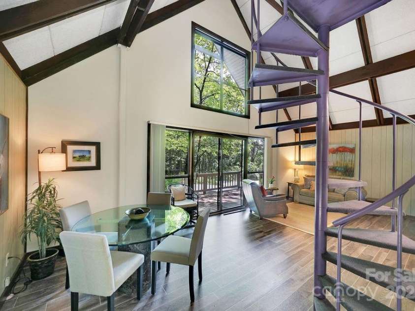 2023 Connestee Trail, Brevard, NC 28712.  MLS# CAR4276041, YatesRealty ID 24875. Cozy dining area