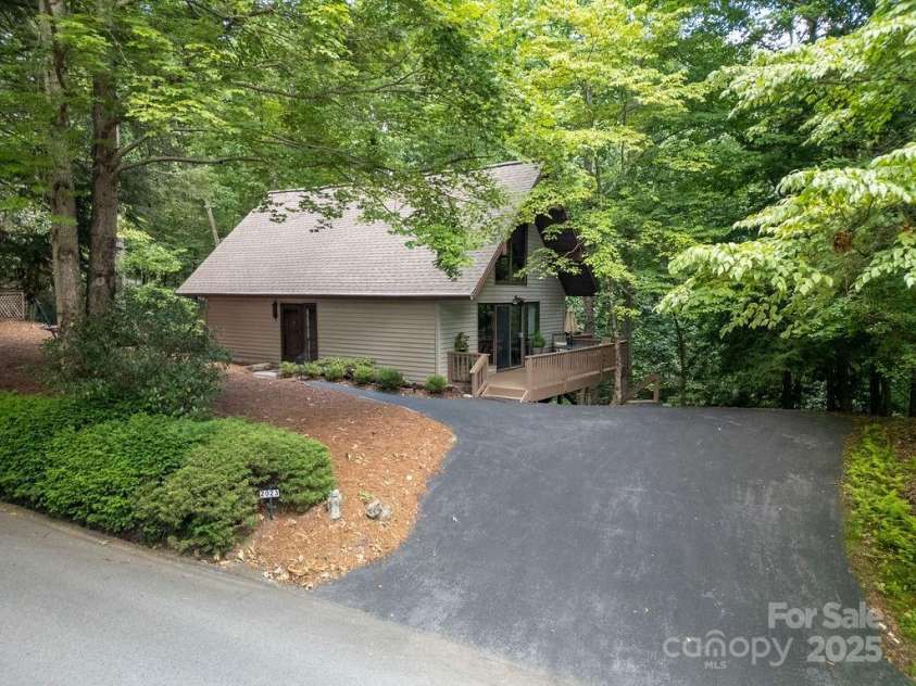 2023 Connestee Trail, Brevard, NC 28712.  MLS# CAR4276041, YatesRealty ID 24875. Easy driveway