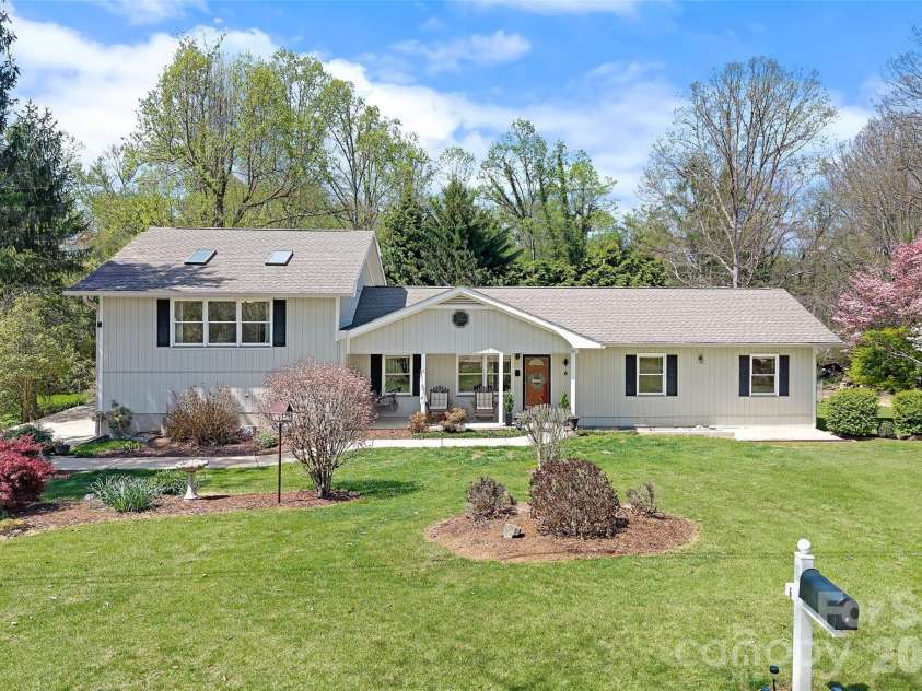 6 Mulberry Drive, Arden, NC 28704.  MLS# CAR4369188, YatesRealty ID 24876. 