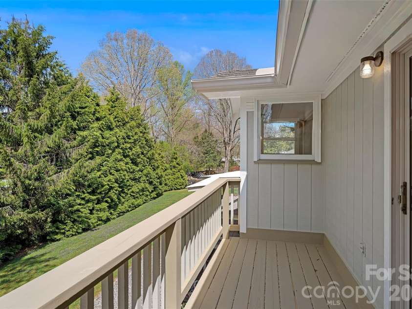 6 Mulberry Drive, Arden, NC 28704.  MLS# CAR4369188, YatesRealty ID 24876. 