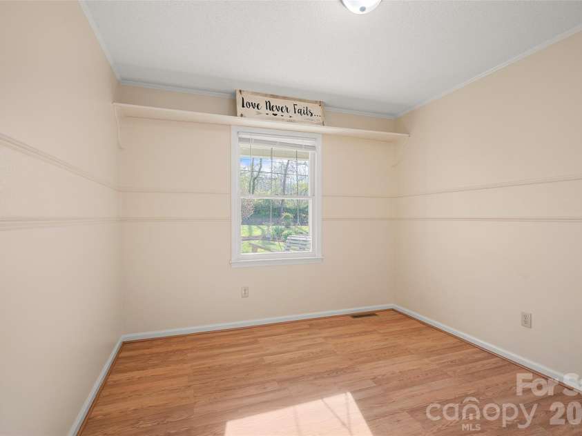6 Mulberry Drive, Arden, NC 28704.  MLS# CAR4369188, YatesRealty ID 24876. 