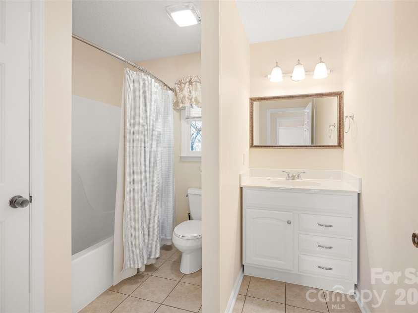 6 Mulberry Drive, Arden, NC 28704.  MLS# CAR4369188, YatesRealty ID 24876. 