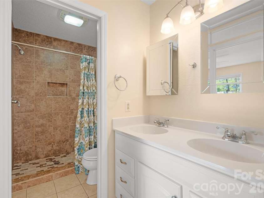 6 Mulberry Drive, Arden, NC 28704.  MLS# CAR4369188, YatesRealty ID 24876. 