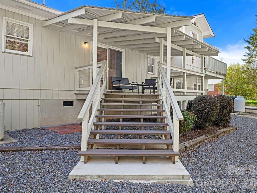 6 Mulberry Drive, Arden, NC 28704.  MLS# CAR4369188, YatesRealty ID 24876. 