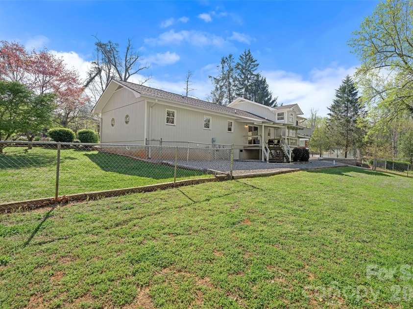 6 Mulberry Drive, Arden, NC 28704.  MLS# CAR4369188, YatesRealty ID 24876. 