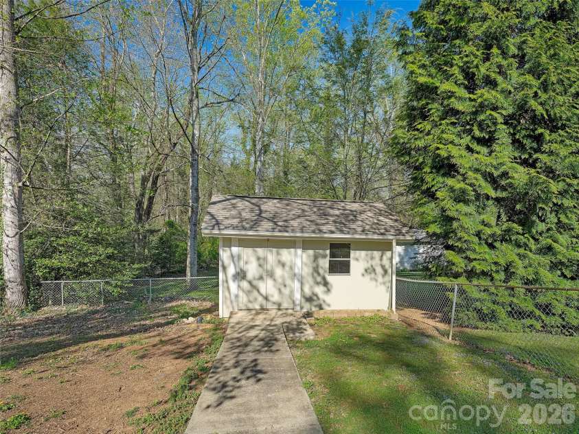 6 Mulberry Drive, Arden, NC 28704.  MLS# CAR4369188, YatesRealty ID 24876. 