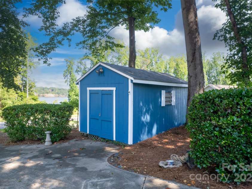 6620 Amos Smith Road, Charlotte, NC 28214.  MLS# CAR4276236, YatesRealty ID 24876. 