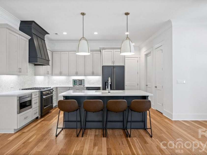 14140 Shelburne Village Drive, Charlotte, NC 28278.  MLS# CAR4375339, YatesRealty ID 24877. 