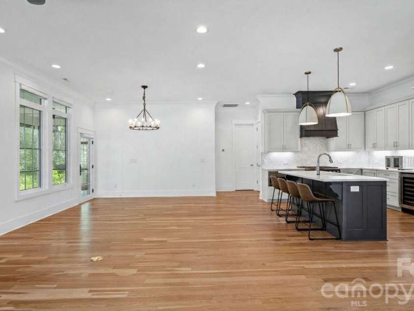 14140 Shelburne Village Drive, Charlotte, NC 28278.  MLS# CAR4375339, YatesRealty ID 24877. 