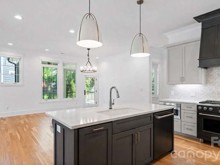 14140 Shelburne Village Drive, Charlotte, NC 28278.  MLS# CAR4375339, YatesRealty ID 24877. 